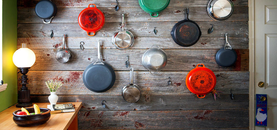 Как оригинально хранить сковородки: 25 невероятных идей