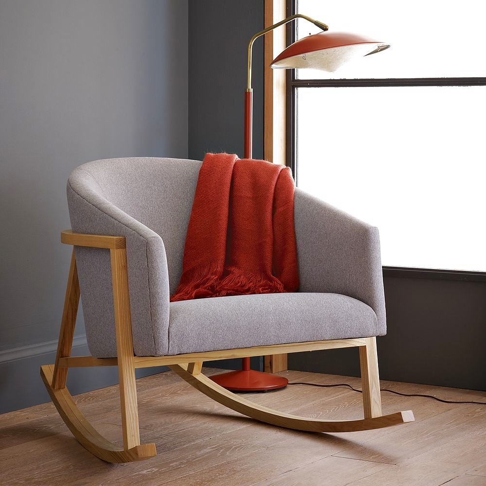 дизайн гостиной с креслом качалкой