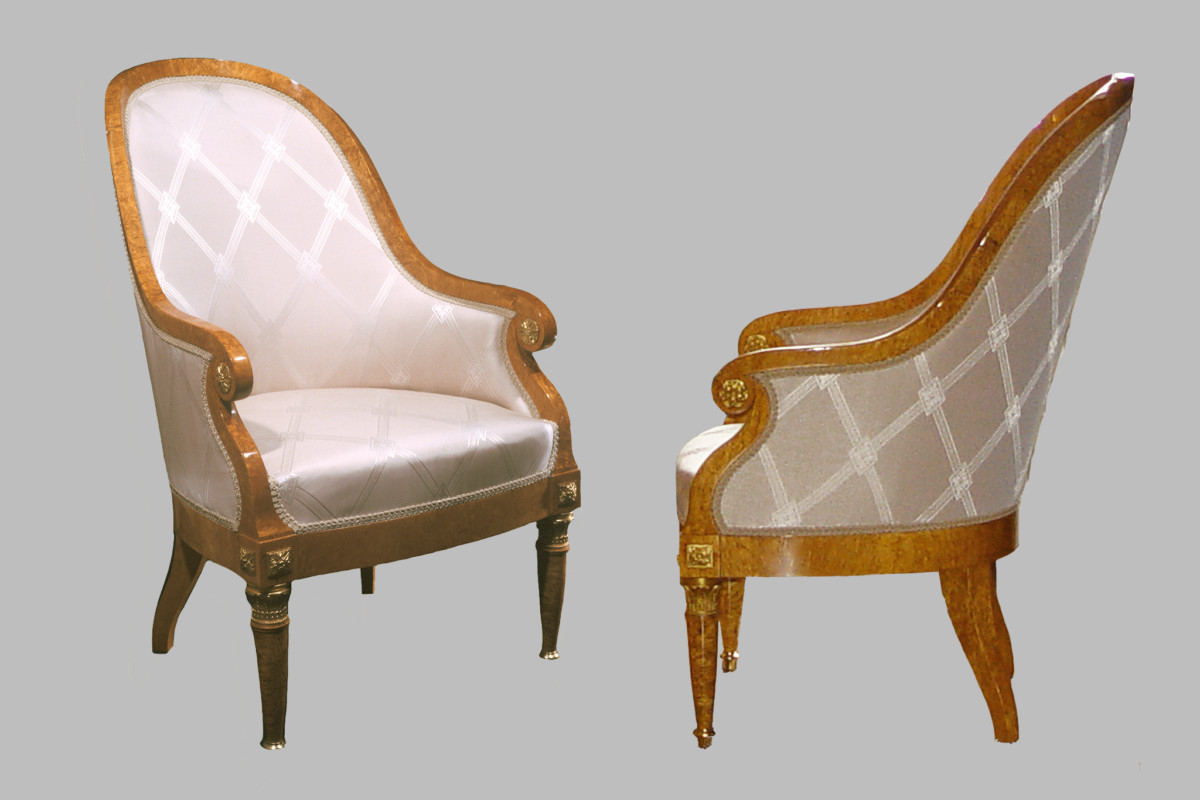 Кресло из карельской берёзы с позолоченными бронзовыми накладками.